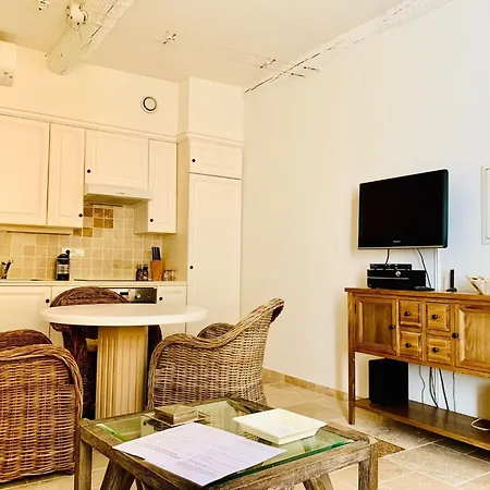 Appartement Charmante Im Historischen Zentrum By Interhome Saint-Tropez