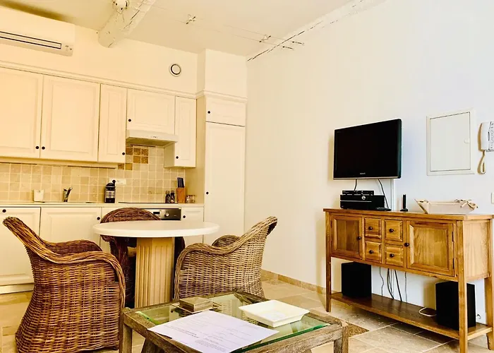 Appartement Charmante Im Historischen Zentrum By Interhome Saint-Tropez