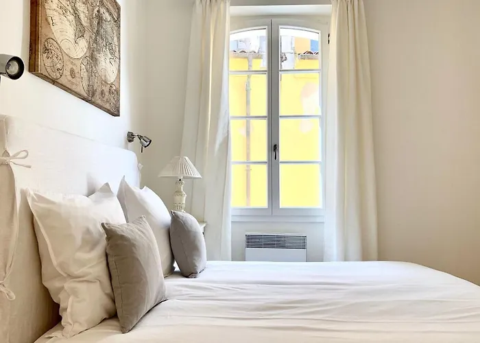 Charmante Im Historischen Zentrum By Interhome Appartement Saint-Tropez